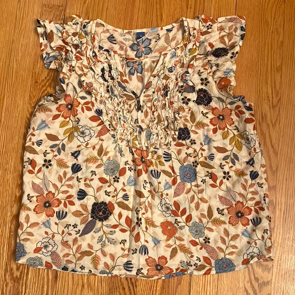 Old navy ivory floral print ruffle top size XS